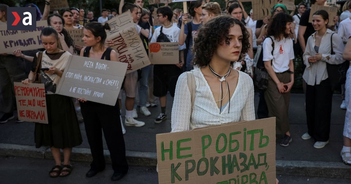 Kriza v Kyjeve Parlament caka na rozhodnutie