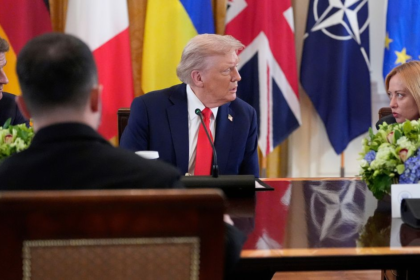 Golfovy diplomat a nasepkavacka Dvojica Eurooanov na schodzke s Trumpom