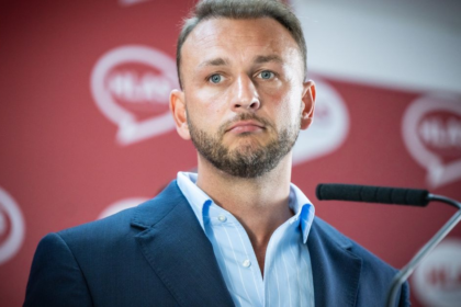 Minister Sutaj Estok sa sporia s opozicnym politikom