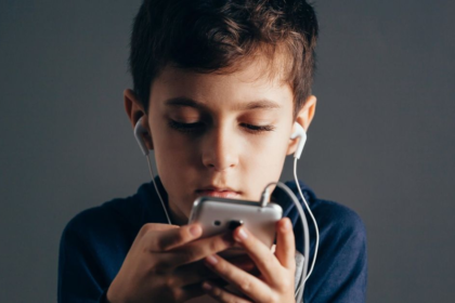 Mobilovy krk je nova epidemia Potrebujeme ortopeda