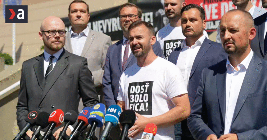 Opozicia sa znova spojila a bije na poplach