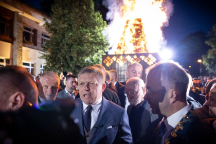 Vlada sa vysmieva zakladom socialnej demokracie
