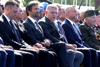 Demokracia a sloboda nam pretekaju pomedzi prsty