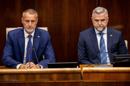 Koalicia ukoncila diskusiu v parlamente Minister Kamenicky skopiroval spravu