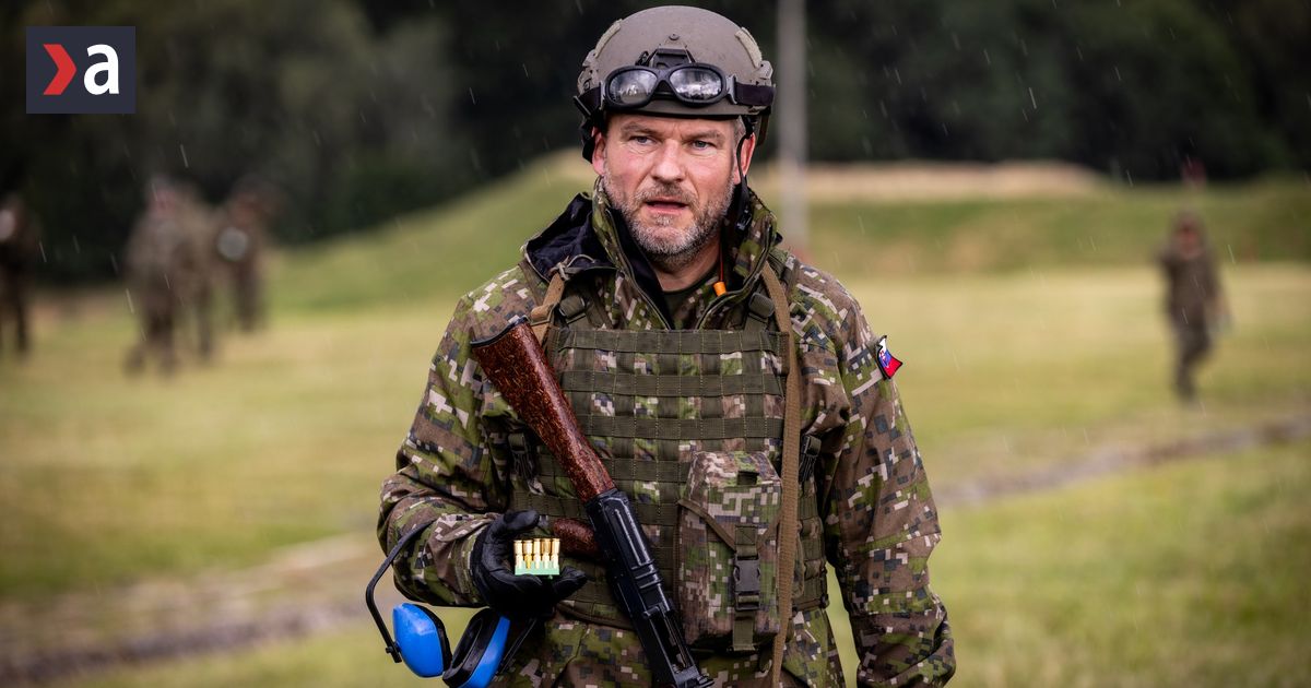 Nasi vojaci bojuju starymi zbranami Robert Kalinak nenajde slovensku pusku