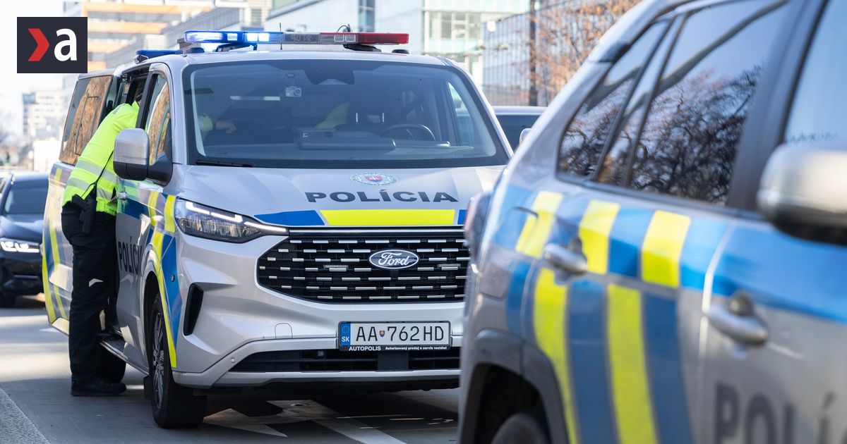 Policajti sa chystaju pod okna parlamentu Hneva ich zrusena valorizacia