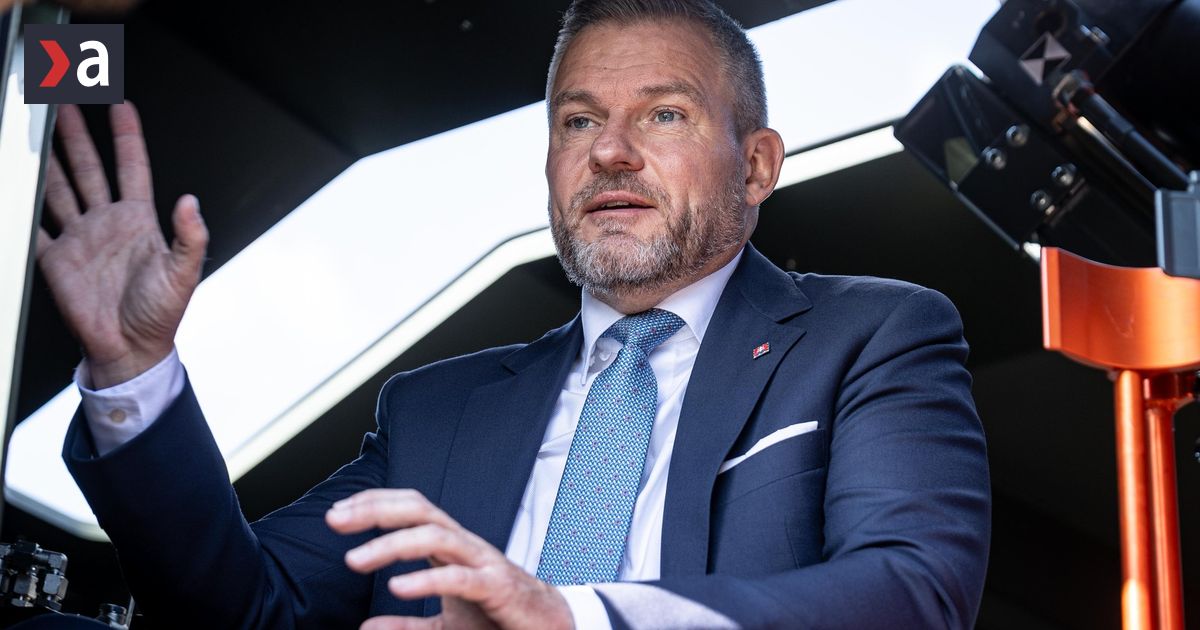 Prezidentska kancelaria kupila dva mercedesy v obsidianovej metalize a kozi
