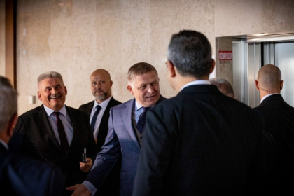 Robert Fico dosiahol svoj najvacsi uspech Konzervativci sa viac boja liberalov ako Smeru