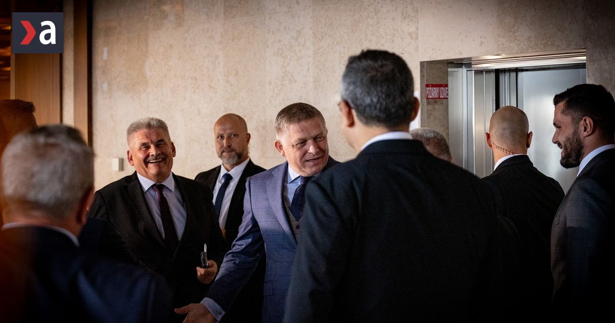 Robert Fico dosiahol svoj najvacsi uspech Konzervativci sa viac boja liberalov ako Smeru