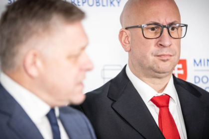 Vlada Roberta Fica da pat milionov na letecku linku Komu sa to oplati