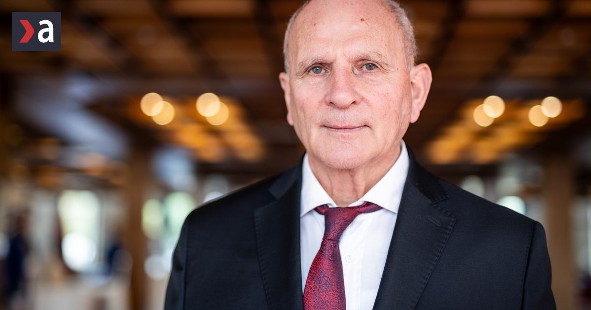 Frantisek Miklosko Kolega z KDH zabudol ze uz nie je riaditel skoly