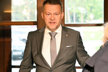 Peter Pellegrini chce zvrhnut vladu premier o tom vie tvrdi minister Samuel Migal