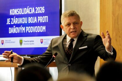 Preco Fico opat riesi dane Statu chybaju peniaze no robi chybu