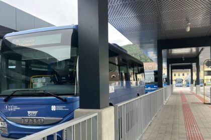 Prevadzkovatelia autobusovych stanic dostali pokuty za vysoke poplatky