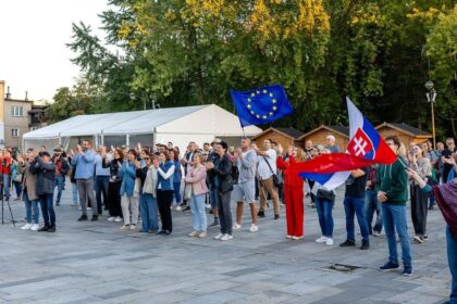 V Cadci pokracuju protivladne protesty Nevzdame sa odkazuju organizatori