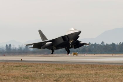 Vzacny zaber z bojov na Ukrajine F 16 v rezime zabijak
