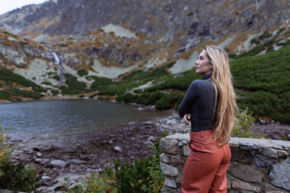 Zavri teraz ju mozem znasilnit Turistky v Tatrach celi obtazovaniu a vulgarizmom