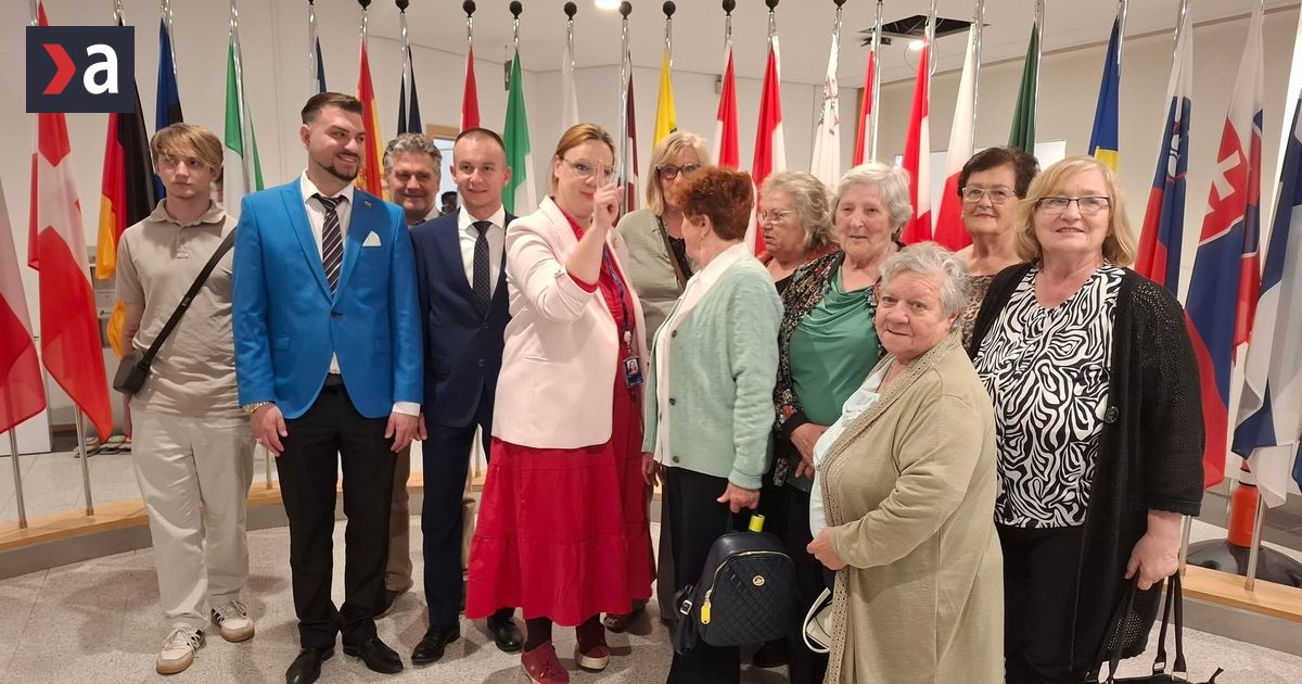 Ako Smer zvazal dochodcov na miting