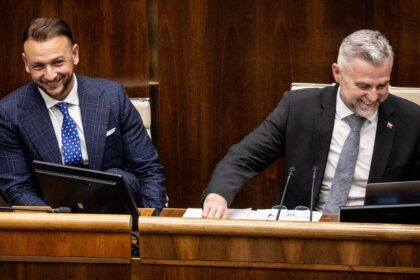 Banda jedna To vas bude mrziet krical Alojz Hlina Koalicia v noci pretlacila expresny koniec uradu na ochranu oznamovatelov