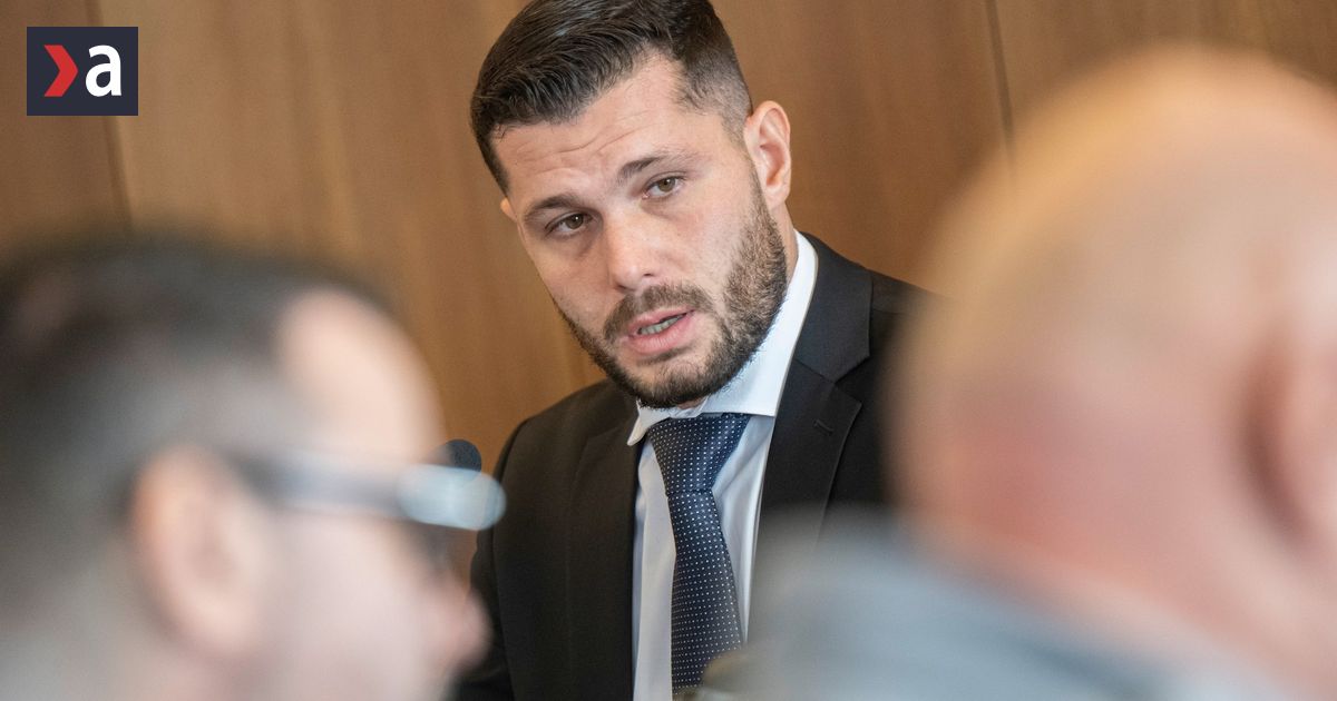 Cesi zasnu nad bizarnymi nazormi poslanca Smeru Glucka
