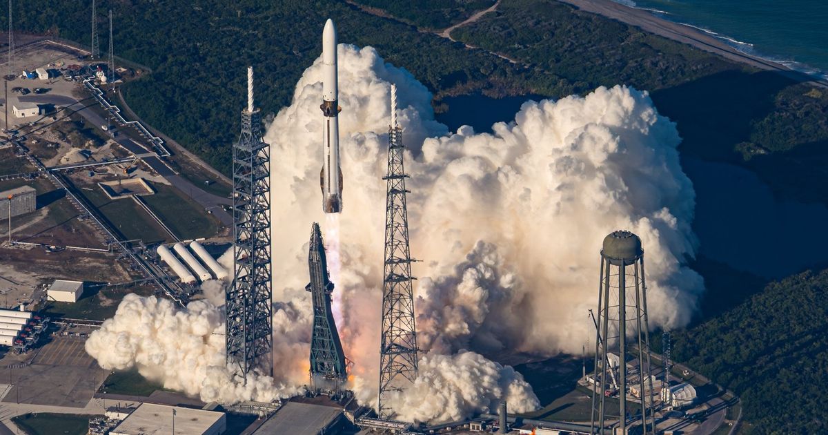 Historicky uspech Raketa Blue Origin zvladla tazky manever