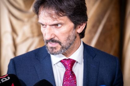 Kalinakovi sa nepodaril uder opozicii zle spravy