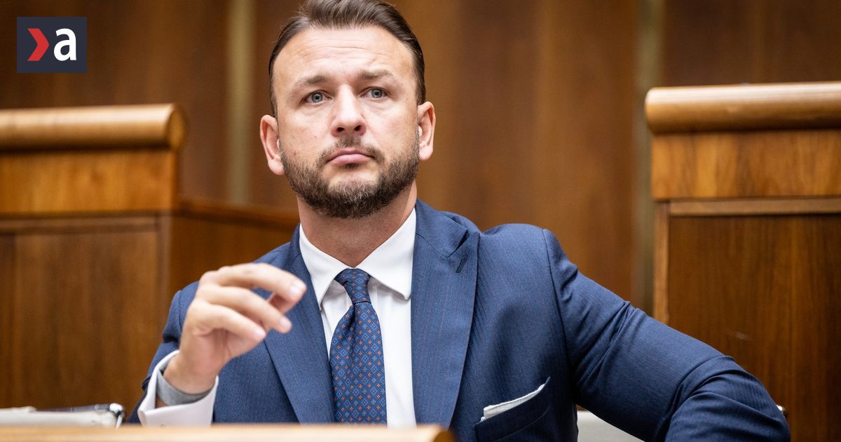 Matus Sutaj Estok je zarukou konca Hlasu