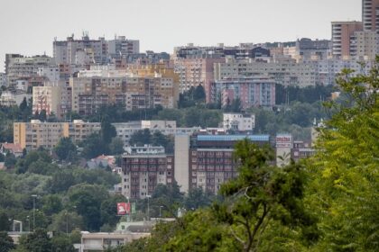 Objavil sa prvy signal praskania realitnej bubliny na Slovensku