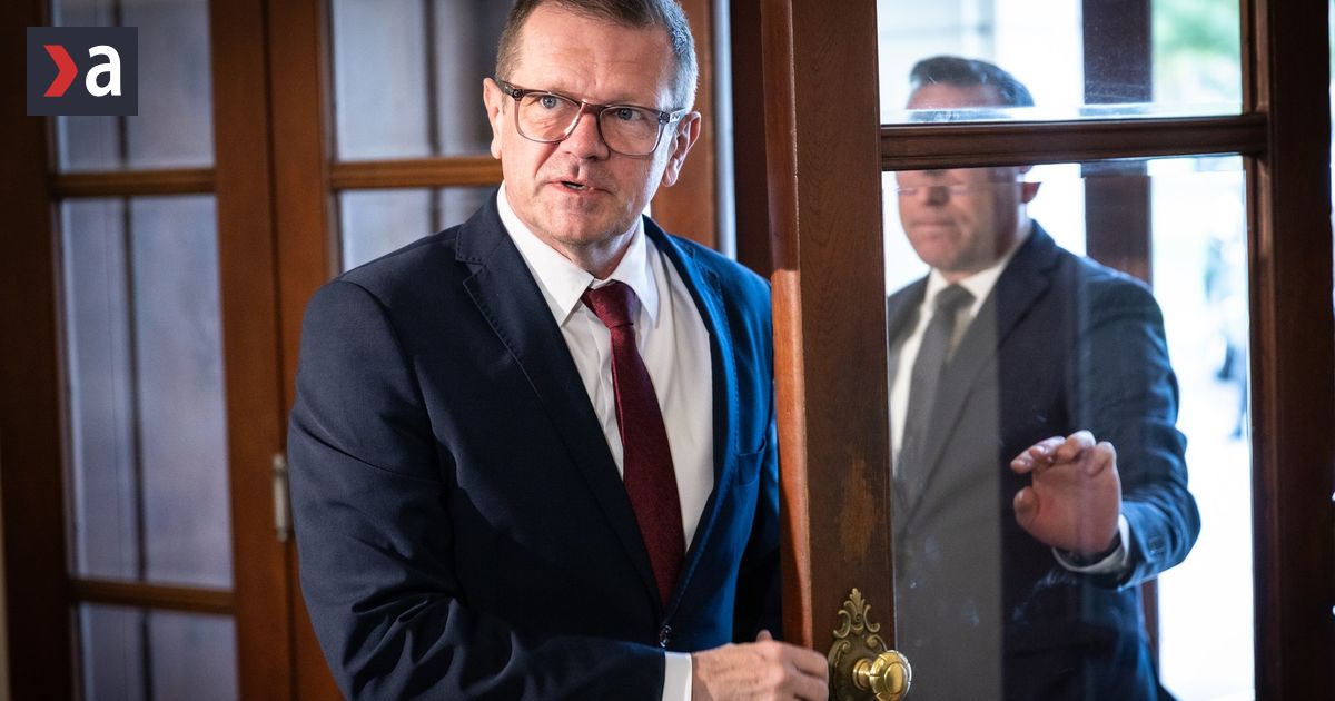 Po Petrovi Kmecovi konci aj Pellegriniho poradca