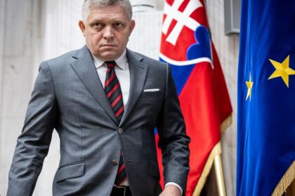 Robert Fico vidi svoju zachranu mimo EU Osud obcanov Slovenska je prenho druhorady