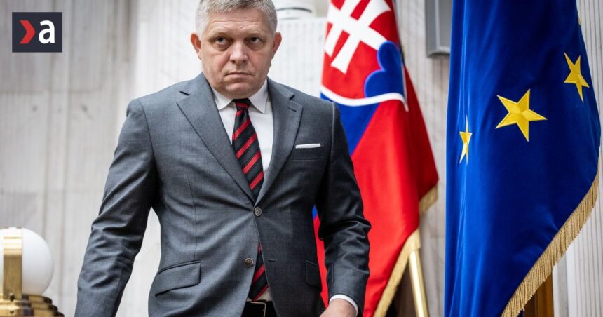 Robert Fico vidi svoju zachranu mimo EU Osud obcanov Slovenska je prenho druhorady