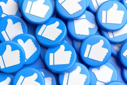 Takto Facebook toleruje podvody Zistilo sa kolko na tom zaraba