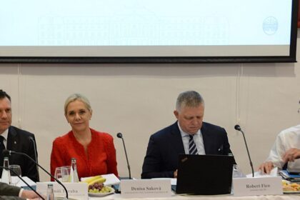 Vlada rokuje v obci Vysny Orlik s 384 obyvatelmi