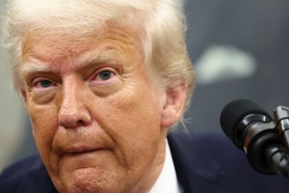 Bohate cinske rodiny a mexicke kartely sabotuju Trumpa