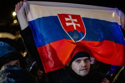 Chrante oznamovatelov nie korupciu Protest v Bratislave