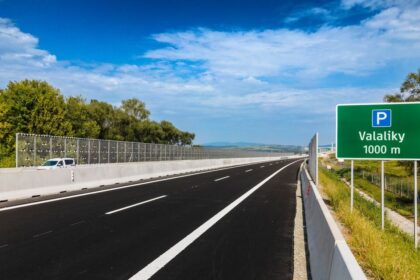 Dennodenne tisice vozidiel prechadzaju obchvatom Kosic