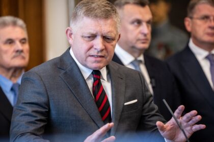 Ficova vlada zavadza zasadny precedens podobny Rusku