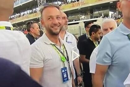 Hotel a letenky platil Sutaj Estok hotovostou policia toho vela nezistila Jeho cestu na F1 opat zrusili