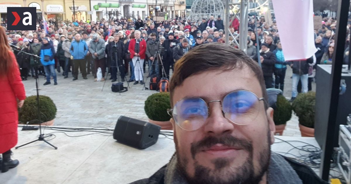 Je to politicky amoralne Funkcionar TASR burcoval dav proti progresivcom skritizoval ho aj poslanec Smeru