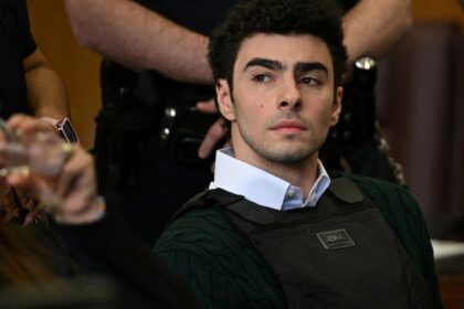Luigi Mangione sa vracia pred sud