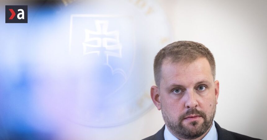 Minister Sasko chcel prestahovat VSZP podpisali drahosi najom