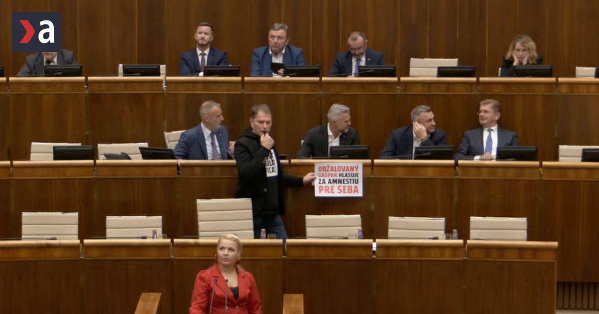 Neutieraj si o mna papulu Andrej Danko sa pochytil s poslancom PS nocne rokovanie parlamentu je napate