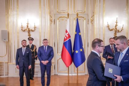 Pellegriniho poradca z kauzy dotacii zostava v palaci