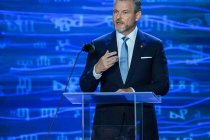 Peter Pellegrini poslal odkaz Dankovi Simeckovi a Sutajovi Estokovi V pripade trestneho zakona sa stale rozhoduje