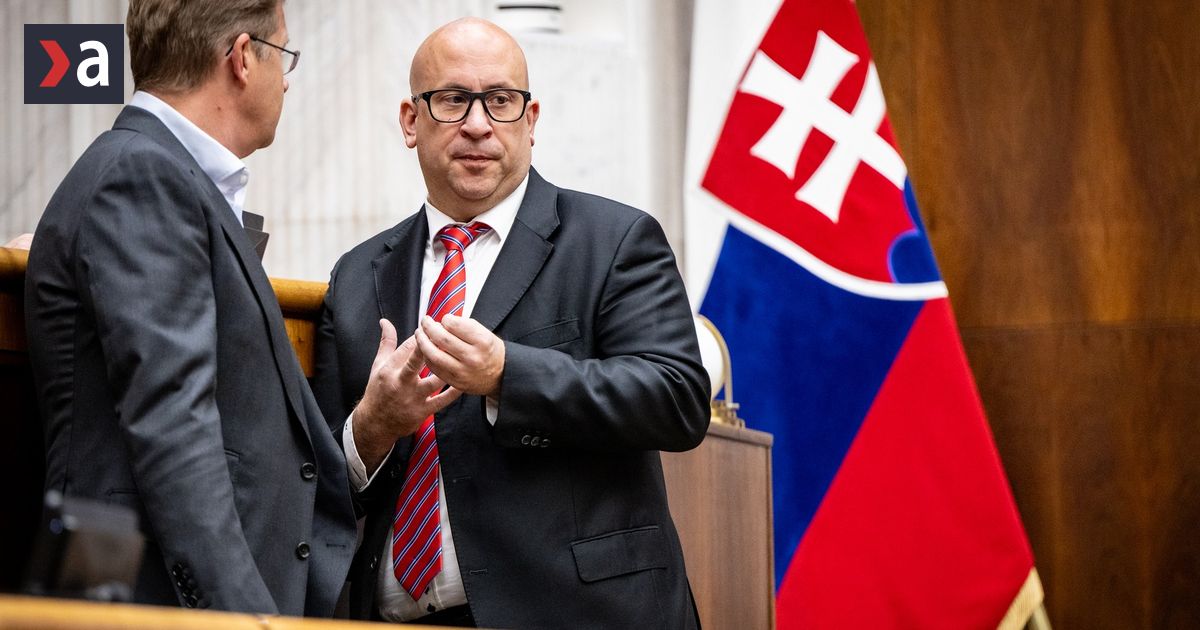 Poslanec sa zucastni schodze len ked uzna
