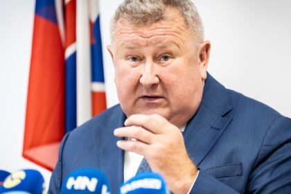 Predbehli ho iba Kalinak a Kazimir Sefo URSO odmietol povedat kde zarobil viac ako 200 tisic