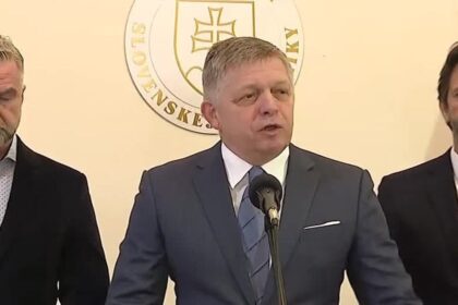 Premier Robert Fico po prelomeni veta Dakujem poslancom vlada nebude vykopavat dvere o piatej