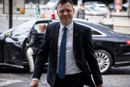 Tomas Taraba si vybral dokonalu rekvizitu a ignoruje zakon
