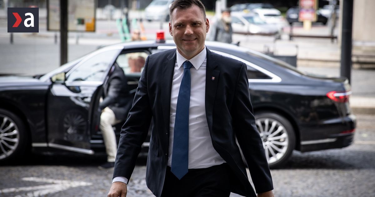 Tomas Taraba si vybral dokonalu rekvizitu a ignoruje zakon