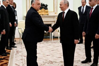 Viktorovi Orbanovi zostal len maly Robert Fico